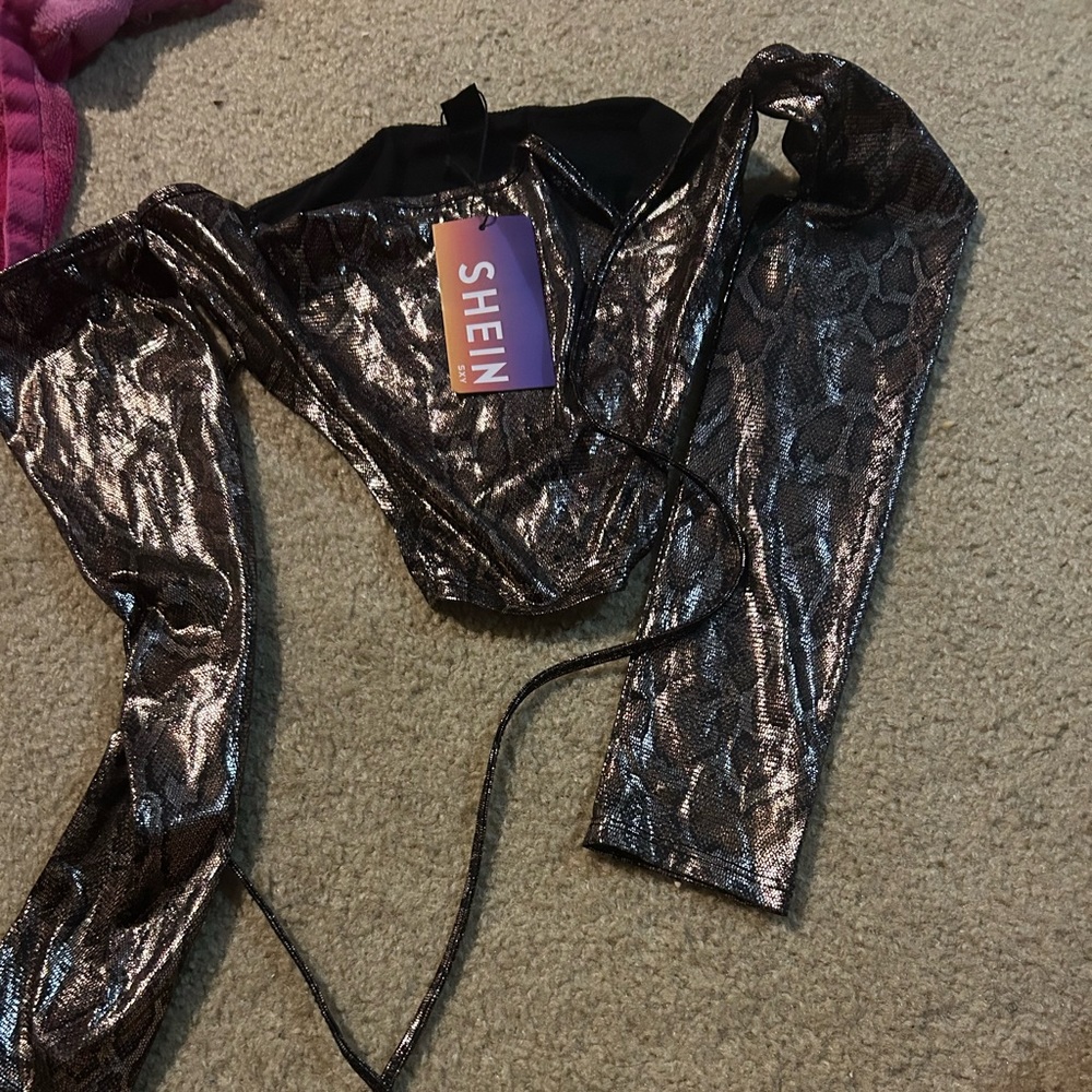 Tie top